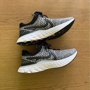 Nike Flyknit React Infinity Women's Sneakers